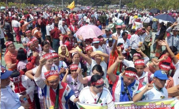 မော်လမြိုင်တွင် ၂၀၀၈ အခြေခံဥပဒေပြင်ဆင်ရေးထောက်ခံပွဲ ကျင်းပစဉ်(MNA)