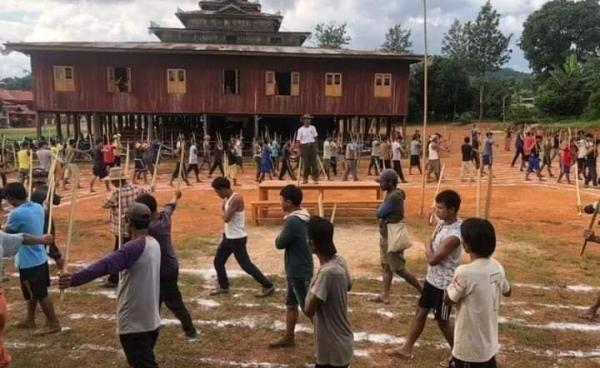 PNO မှ စစ်သင်တန်းပေးနေပုံ