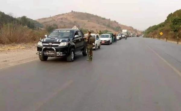 TNLA ဆက်ကြေးကောက်နေတဲ့ပုံ