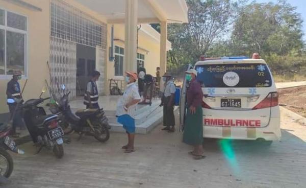 ကိုဗစ်အတည်ပြု လူနာများကို ဆေးဝါးကုသမှုခံယူရန် ပို့ဆောင်နေစဉ်