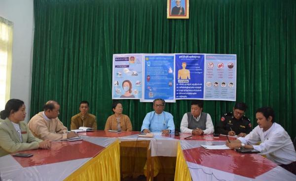 ဝူတန်ကိုရိုနာဗိုင်းရပ်စ် ကြိုတင်ကာကွယ်ရေးလုပ်ငန်းစဉ်များအား တာဝန်ရှိသူများမှ ရှင်းလင်းပြောကြားနေစဉ်