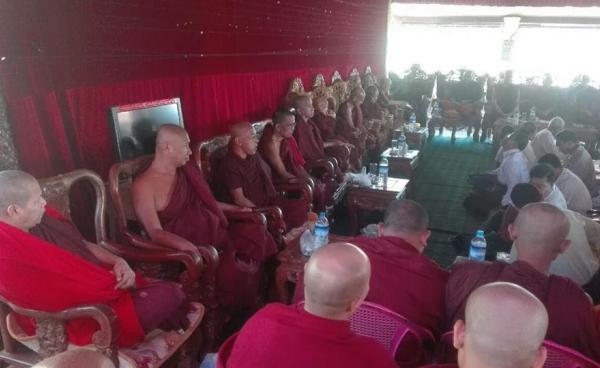 ဇန်နဝါရီလ ၅ ရက်နေ့ကပြုလုပ်သည့် မဟာမြတ်မုနိဘုရားဆင်းတုတော်ရှိ ရွှေဆိုင်းများအား ခွာချရန်တွေ့ဆုံပွဲ - Photo by – ကိုထွန်းထွန်းအောင်