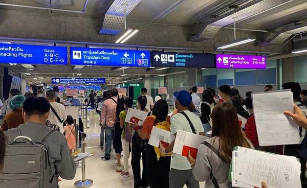 ပြည်ပတွင် အလုပ်လုပ်ကိုင်ရန် သွားရောက်သူမျာကိုတွေ့ရစဉ်။