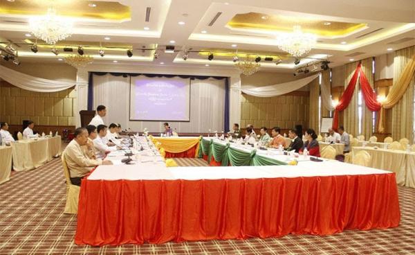 Myanmar State counsellor Aung San Suu Kyi and committee at a meeting for the 21st Century Panglong Peace Conference in Nay Pyi Taw on 5 July 2016. Photo: Min Min/Mizzima