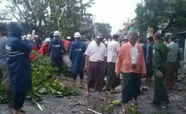 ရခိုင်ပြည်နယ် ၀န်ကြီးချုပ် စစ်တွေတွင်  ကြည့်ရှု စစ်ဆေးနေစဉ်/ ဓာတ်ပုံ- Laywaddy Tunsawkhine