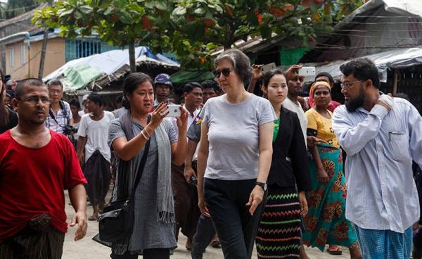 Yanghee Lee (C), the United Nations Special Rapporteur on the situation of human rights in Myanmar, visits Aung Mingalar Muslim quarter in Sittwe of Rakhine State, western Myanmar, 23 June 2016. Photo: Nyunt Win/EPA