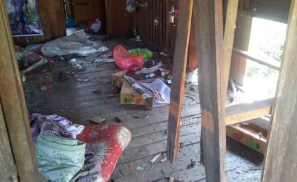 Photo by ဒေသခံတစ်ဦး၊ ကျည်ထိမှန်သည့် နေအိမ်ပုံ။