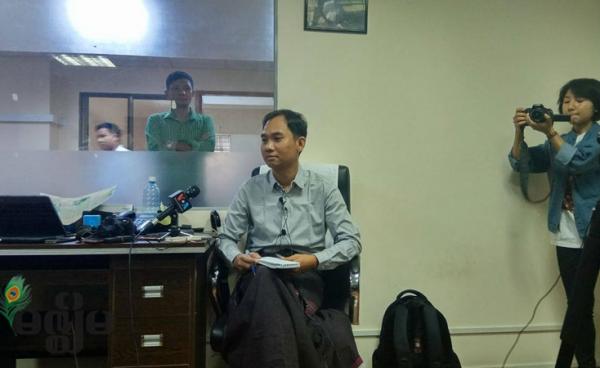 Myanmar Now Chief Reporter Swe Win speaks to journalists at a press conference held in the Myanmar Now office in Yangon. Photo: Mizzima