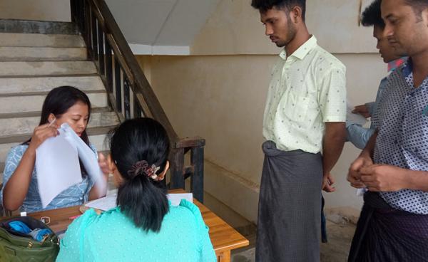  မွတ်ဆလင်ကျောင်းများ စစ်တွေတက္ကသိုလ်တွင် ကျောင်းသွင်းနေကြစဉ်။ ဓာတ်ပုံ - ရက္ခိုင်ပြည်ကျောင်းသားသမဂ္ဂ