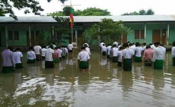 ယခင်နှစ်များက ရေဘေးသင့်စာသင်ကျောင်းတစ်ကျောင်းတွင် အာဇာနည်နေ့အခမ်းအနားကျင်းပခဲ့စဉ်(photo/Facebook)