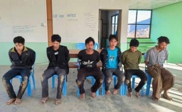 ယမန်နေ့က ဖမ်းဆီးရမိခဲ့သည့် စစ်ကောင်စီတပ်သားများနှင့် လက်နက်ခဲယမ်းများ