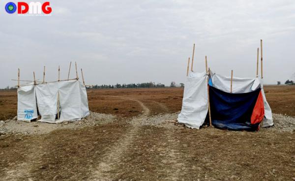 သရက်အုပ်စစ်ရှောင်စခန်းအတွင်း စစ်ဘေးရှောင်များအား တွေ့ရစဉ်။/ ဓာတ်ပုံ - DMG