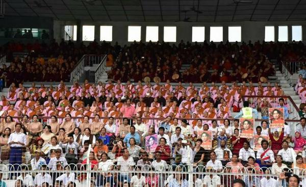 ရန်ကုန်မြို့ အောင်ဆန်းကွင်းတွင်ပြုလုပ်ခဲ့သည့် ဘာသာပေါင်းစုံ ငြိမ်းချမ်းရေးဆုတောင်းပွဲ (Photo: Facebook)