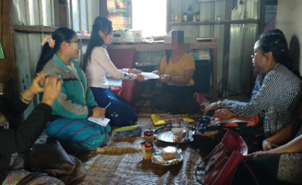 အဓမ္မပြုကျင့် ခံရသည့်ကလေး၏ မိသားစုထံ အမျိုးသမီးအရေးလှုပ်ရှားနေတဲ့ အရပ်ဖက်အဖွဲ့အစည်းများမှ ကူညီထောက်ပ့ံမှုများပေးနေစဉ်