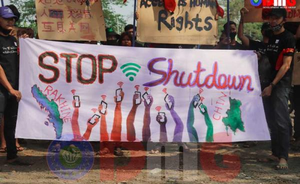 More than 100 people participated in Saturday’s Sittwe demonstration, with the protests in Taunggup and Kyaukphyu towns drawing similar numbers.