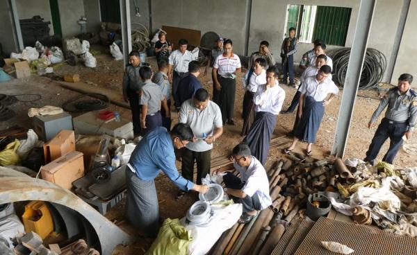 ကယားပြည်နယ် သတ္တုတွင်းဦးစီးဌာန ပြည်နယ်ဦးစီးမှူး ဦးဆောင်သည့်အဖွဲ့က ကယားပြည်နယ်အစိုးရအဖွဲ့၏ ညွှန်ကြားမှုဖြင့် ရှောင်တခင်ဝင်ရောက်စစ်ဆေးခဲ့စဉ် (ဓါတ်ပုံ=ကယားပြည်နယ်အစိုးရအဖွဲ့)