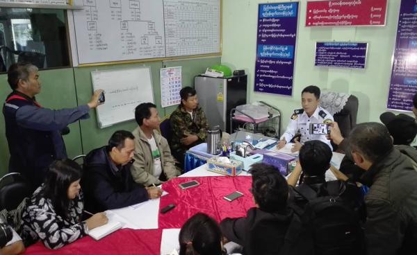 လိုင်စင်မဲ့ without ကားများ ဖမ်းဆီး ခြင်းမရှိကြောင်း အမှတ် ၁၈ ယာဉ်ထိန်းရဲ ဒုတပ်ဖွဲ့ခွဲမှူးရုံး ရဲမှူး မျိုးဇော်အောင်က ဇွန်လ ၁၂ ရက်န့က မီဒီယာ များသို့ပြောနေစဉ်