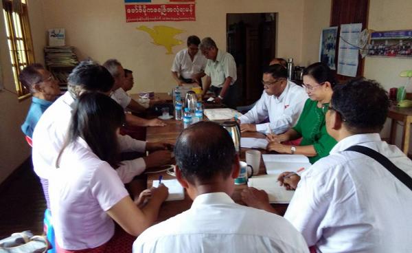 AMDP-MNP ထိပ်ပိုင်းခေါင်းဆောင်များ နှစ်ပါတီပေါင်းစည်းရေးဆွေးနွေးပွဲ(photo/Facebook)