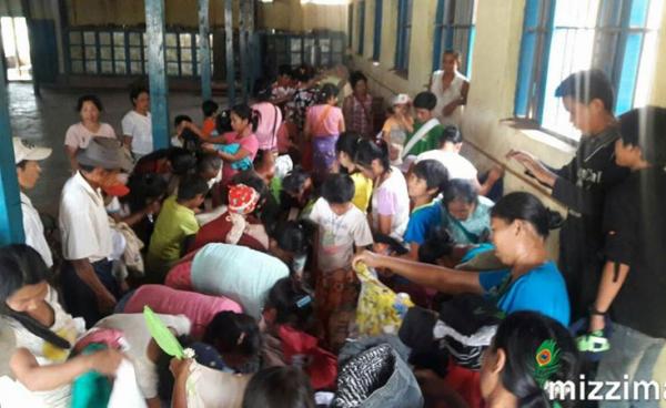 နမ္မတူမြို့နယ် စစ်ဘေးရှောင်ပြည်သူများအား မေလ ၂၅ ရက်နေ့က တွေ့ရစဉ်။ ဓာတ်ပုံ-ရှမ်းလူငယ်အဖွဲ့ ဥက္ကဋ္ဌ စိုင်းအောင်မြင့်ဦး