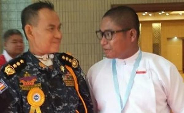 ALP Deputy Information Officer Khaing Myo Tun (right)