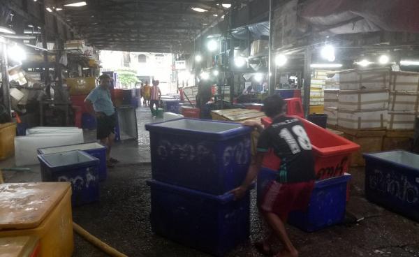 သံလွင်းစျေးမှ ငါးဒိုင်(photo: မင်းချမ်းညီ)