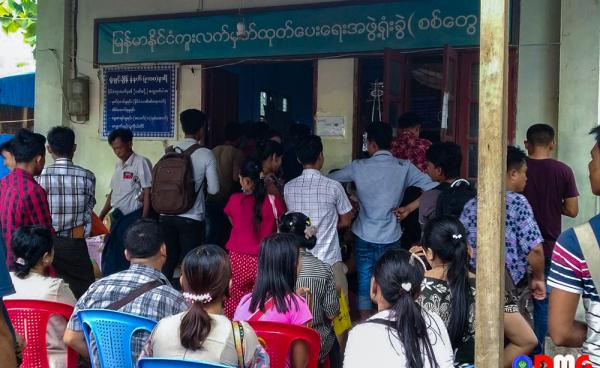 စစ်တွေမြို့ရှိ မြန်မာနိုင်ငံကူးလက်မှတ် ထုတ်ပေးရေးရုံးကို စက်တင်ဘာလ ၁၂ ရက်နေ့က တွေ့ရစဉ်။