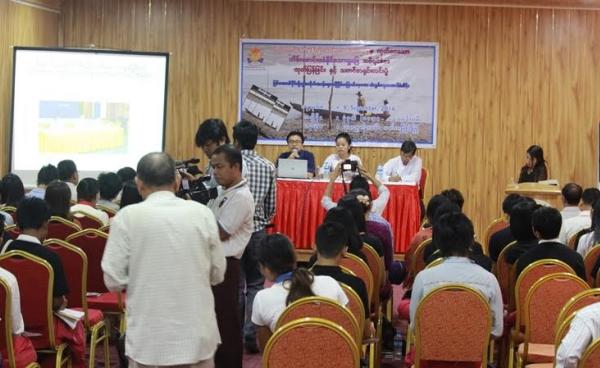 အတိမ်းစောင်းမခံနိုင်သောမျှခြေ’ အစီရင်ခံစာ သတင်းစာရှင်းလင်းပွဲတွင်