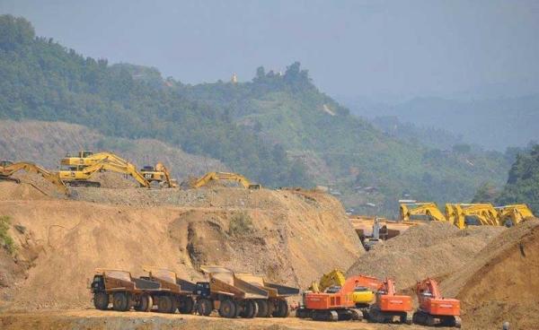 ဖားကန့်ဒေသရှိ အစိုးရပိုင်ကျောက်စိမ်းလုပ်ကွက်အားတွေ့ရစဉ်။ ဓာတ်ပုံ - Kachin Land