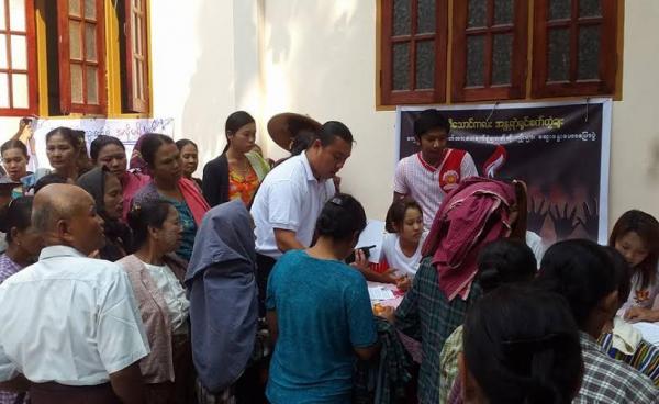 Local residents sign a petition against MCL cement factory's use of coal. (Photo: Sandar Non’s Facebook)