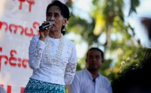 NLD Leader Aung San Suu Kyi Campaiging