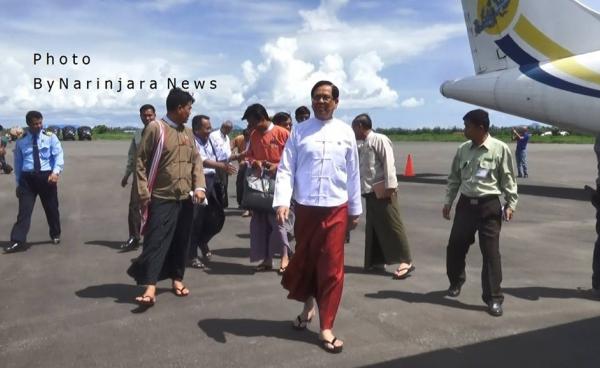 စစ်တွေလေဆိပ်သို့ရောက်ရှိလာသည့် ဦးအေးသာအောင်အား တွေ့ရစဉ်(Photo: နောင်ခိုင်အောင်)