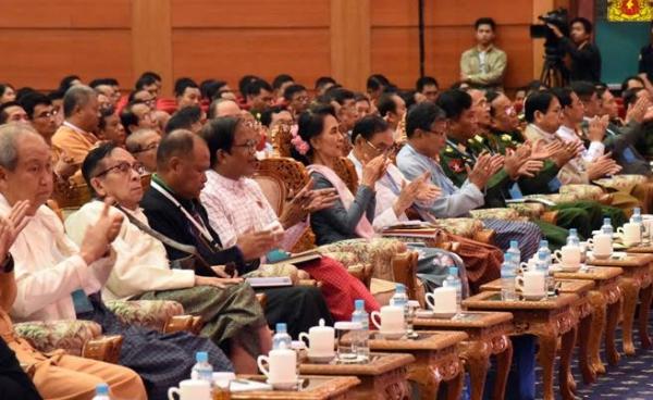 ၂၁ ရာစုပင်လုံ(ပထမအစည်းအဝေး) နောက်ဆုံးနေ့ ရှေ့တန်းခုံမြင်ကွင်း(နိုင်ငံတော်အတိုင်ပင်ခံရုံး)