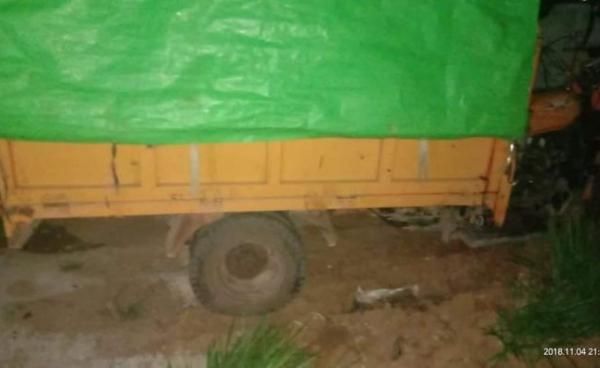 ကျောက်မဲမြို့ စခန်းသာကျေးရွာအနီးတွင် နို၀င်ဘာလ ၅ ရက် ၂၀၁၈ ကပစ်ခတ်ခံရသည့် ကျွဲတင်ယာဉ်