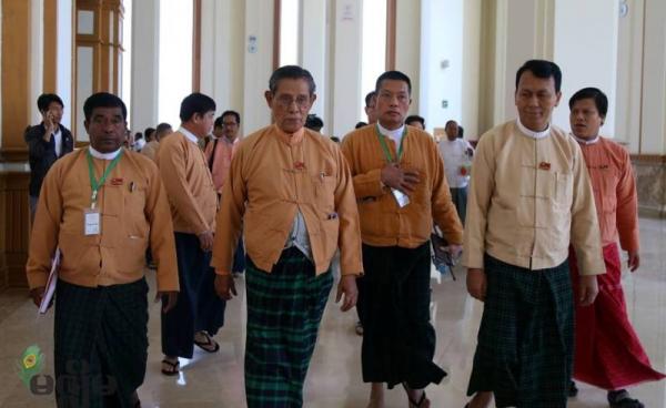 ဖေဖော်ဝါရီ ၁ရက်က ပြည်သူ့လွှတ်တော်အစည်းအဝေးသို့ လေ့လာသူအဖြစ်တက်ရောက်လာသော NLDနာယက ဦးတင်ဦး(ဓာတ်ပုံ- သက်ကို/မဇ္ဈိမ)