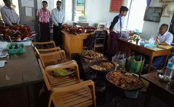 The Kyaiktiyo Pagoda Board of Trustees warns vendors to follow the law and keep operations clean. (Photo – MNA) 