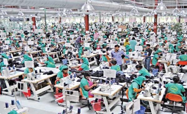 ဓါတ်ပုံ- ဘင်္ဂလာဒေ့ရှ်၏ အဓိက နိုင်ငံခြားဝင်ငွေ ရှာပေးနေသော အထည်ချုပ်စက်ရုံတစ်ခု