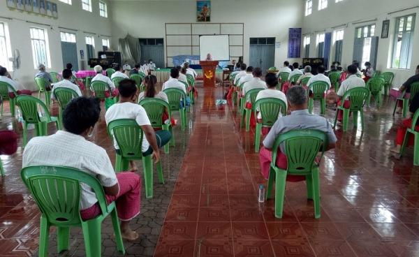 MUP ဗဟိုမှ သံဖြူဇရပ်မြို့နယ် MUP ပါတီကော်မတီဝင်များအား ရှင်းလင်းပြောကြားစဉ် (MUP –Central) 