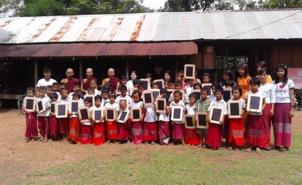  ကျောက်သင်ပုန်းနှင့် ကျောင်းသားများ(MNA)