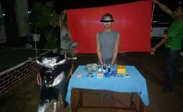  မူးယစ်ဆေးဝါးနှင့် ကျည်ဆံများဖမ်းဆီးရမိသူ ကျော်သူ(ခ) ကျော်နိုင်ဦး(photo: Aye Min Tun) 