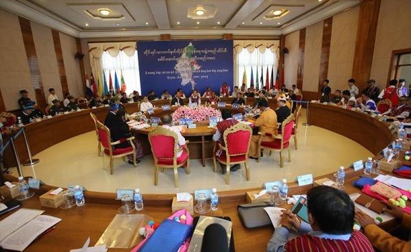 Myanmar ethnic armed groups leaders attend a meeting at the headquarters of United Wa State Army (UWSA) in Pangsan of Myanmar's northern Shan State on May 1, 2015. Photo: AFP