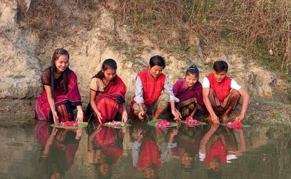 ဘူးသီးတောင်မြို့နယ်တွင် ကျင်းပခဲ့သည့် ရိုးရာပန်းမျှောပွဲကို တွေ့ရစဉ်။ ဓာတ်ပုံ - ပေးပို့