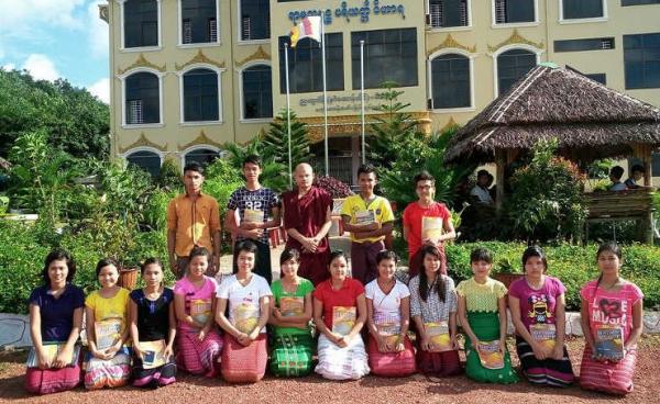 Students and teacher in group photo at Ramonnyarattha Buddhist University (Photo: Ramonnyarattha Academic Center Facebook)