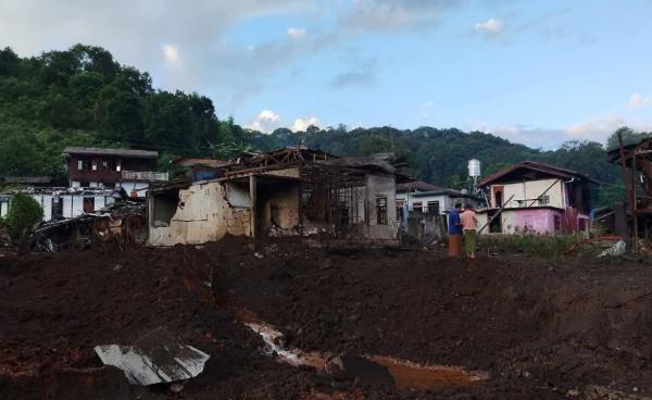 Photo - ဒေသခံ