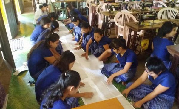 အမျိုးသမီးအိမ်တွင်းမှု သက်မွေးလုပ်ငန်းပညာသင်တန်းကျောင်း-ရေးမြို့(photo: MNA)