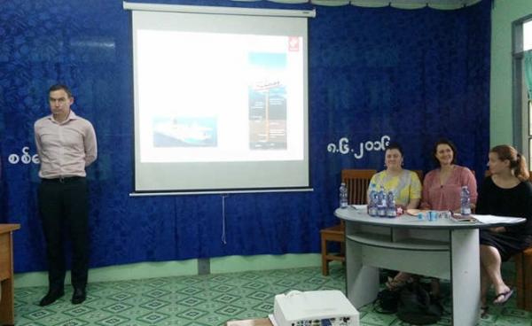 Woodside ကုမ္ပဏီနှင့် ရခိုင် ဒေသခံ ရေလုပ်ငန်းရှင်များကြား ဆွေးနွေးမှုပြုစဉ် (ဓာတ်ပုံ - ကျော်မင်း/စစ်တွေ)