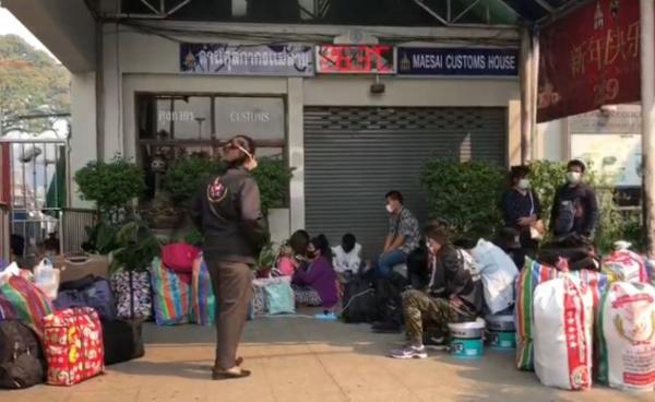 Photo Credit to Chiang Rai News ဧပြီ ၅ ရက် ညက မယ်ဆိုင်ရောက် ထိုင်းမှ ရွှေ့ပြောင်းအလုပ်သမားတချို့