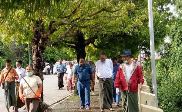  မော်လမြိုင်သံလွင်မြစ်ကမ်းတလျှောက်အမှိုက်များရှင်းလင်းစဉ်(MNA)