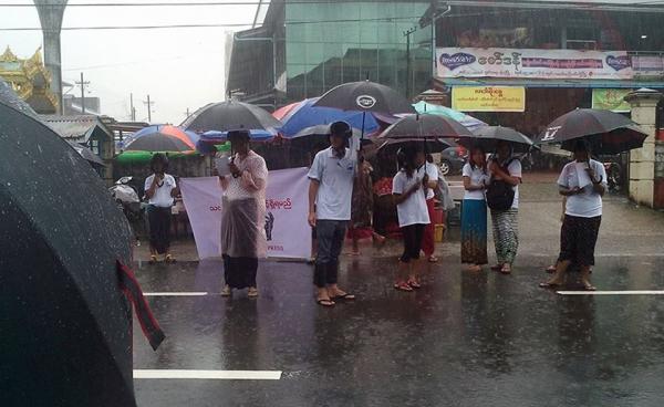 The Southern Myanmar Journalists Network campaigns for freedom of express campaign in Mawlamyine. (photo: MNA)