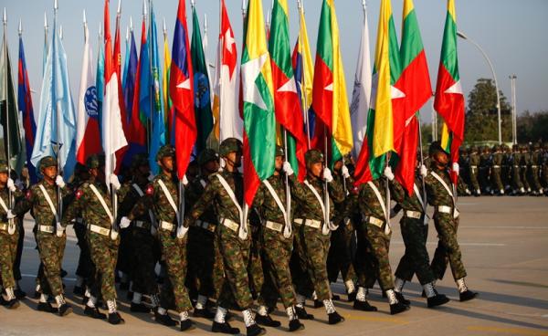 ဟောင်ဆာ(ရာမည) အဆိုပါ ဗိုလ်ရှုခံအခမ်းအနားသို့ တိုင်းရင်းသားလက်နက်ကိုင် ခေါင်းဆောင်တစ်ချို့ တက်ရောက်ခဲ့ကြသည်