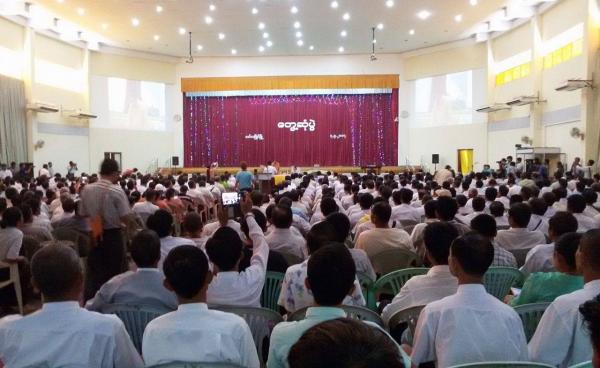 The Mon State Chief Minister at a public meeting (MNA)